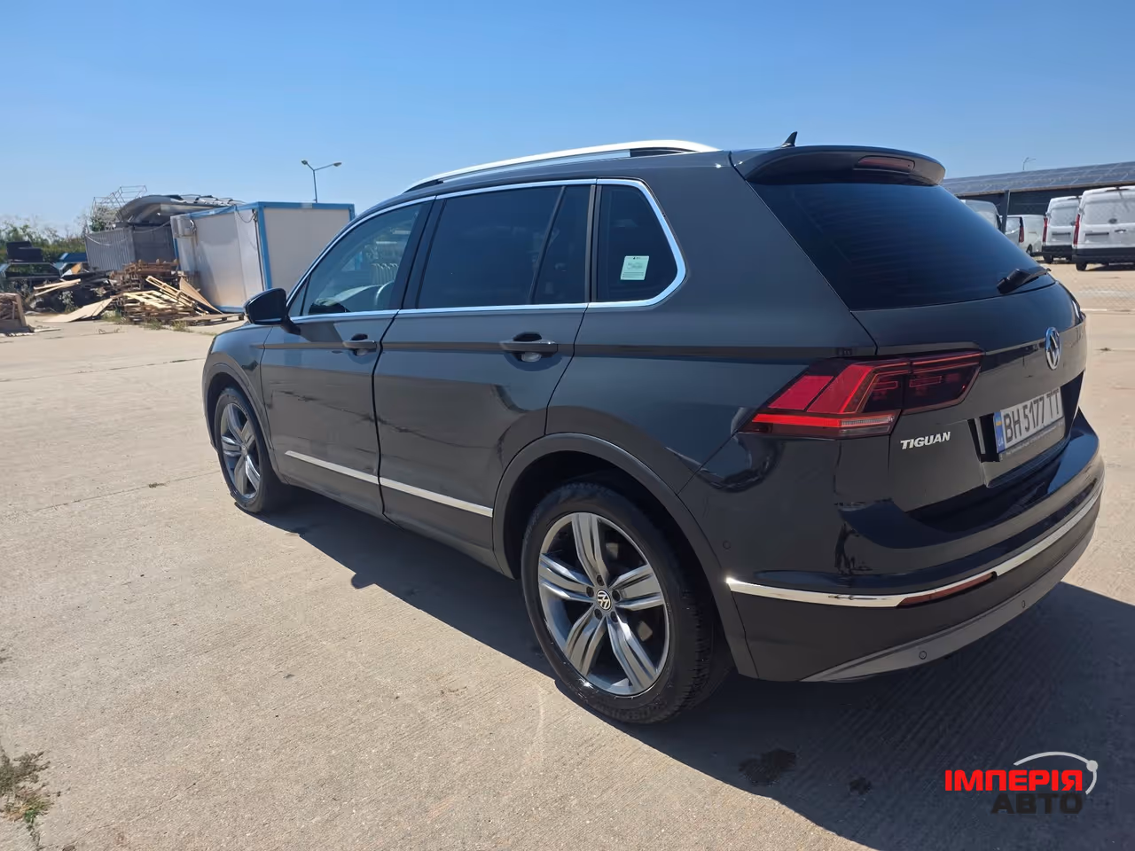 Volkswagen Tiguan - фото 1