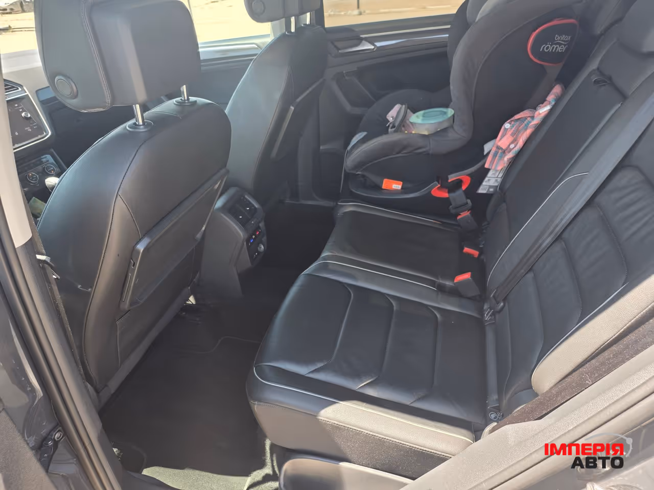 Volkswagen Tiguan - фото 10