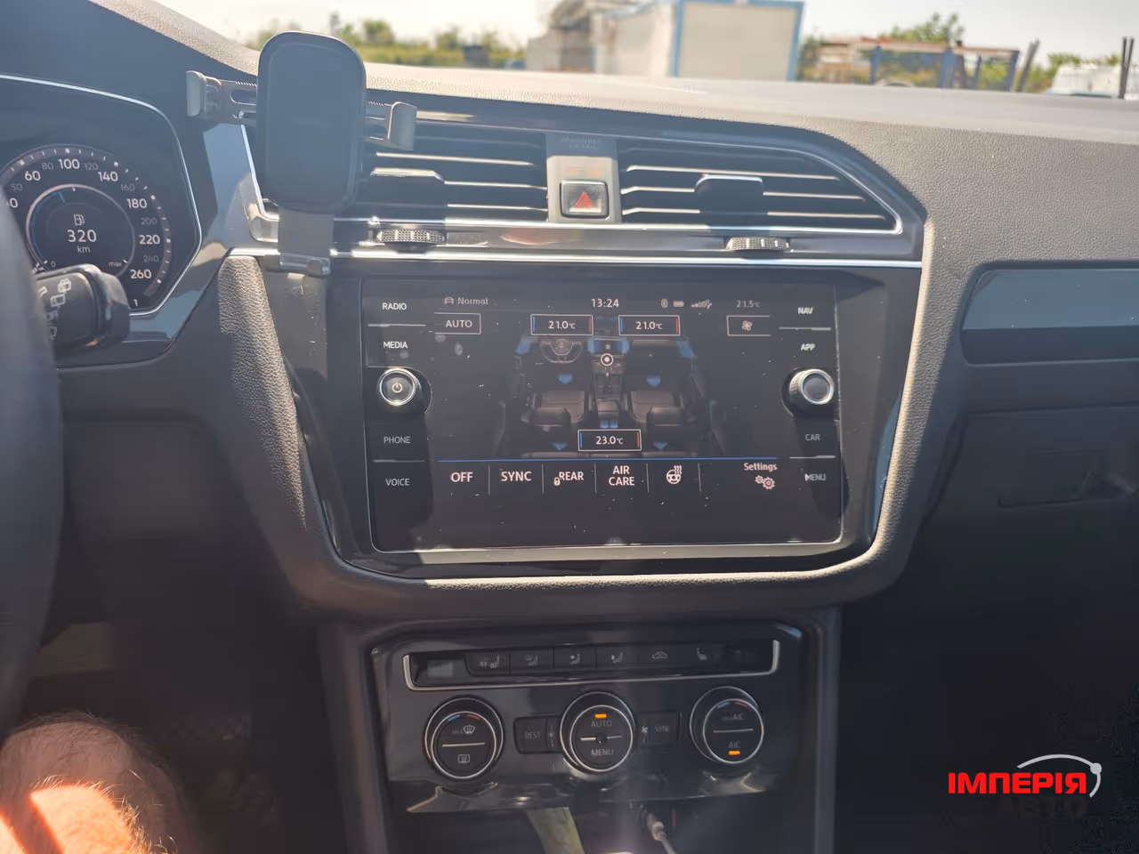 Volkswagen Tiguan - фото 9