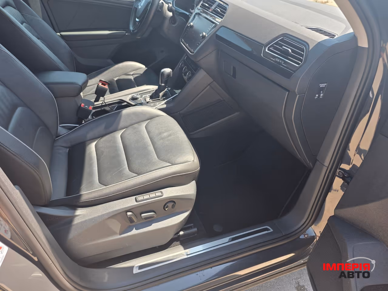 Volkswagen Tiguan - фото 11
