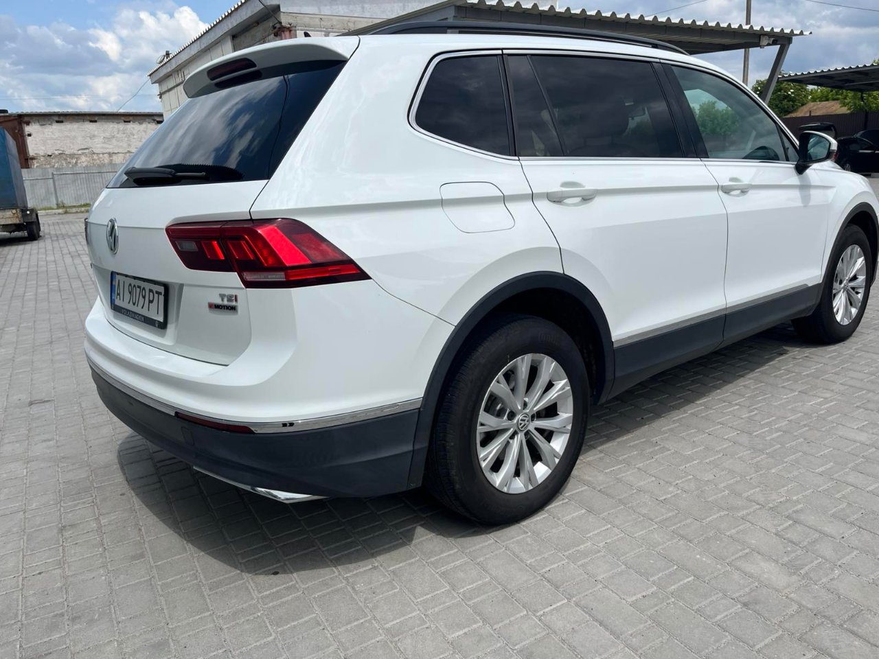Volkswagen Tiguan - фото 8