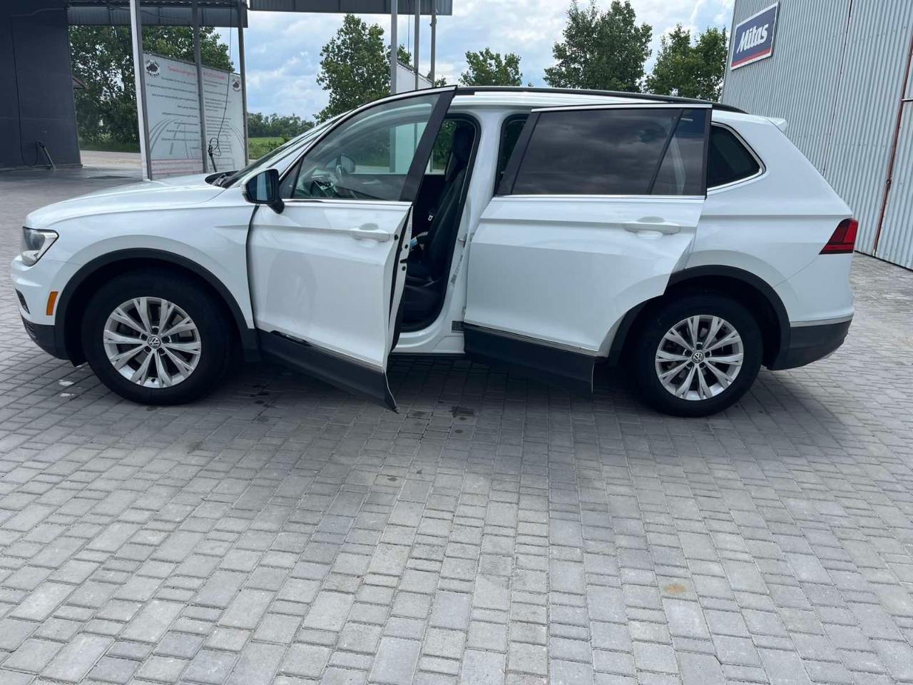 Volkswagen Tiguan - фото 4