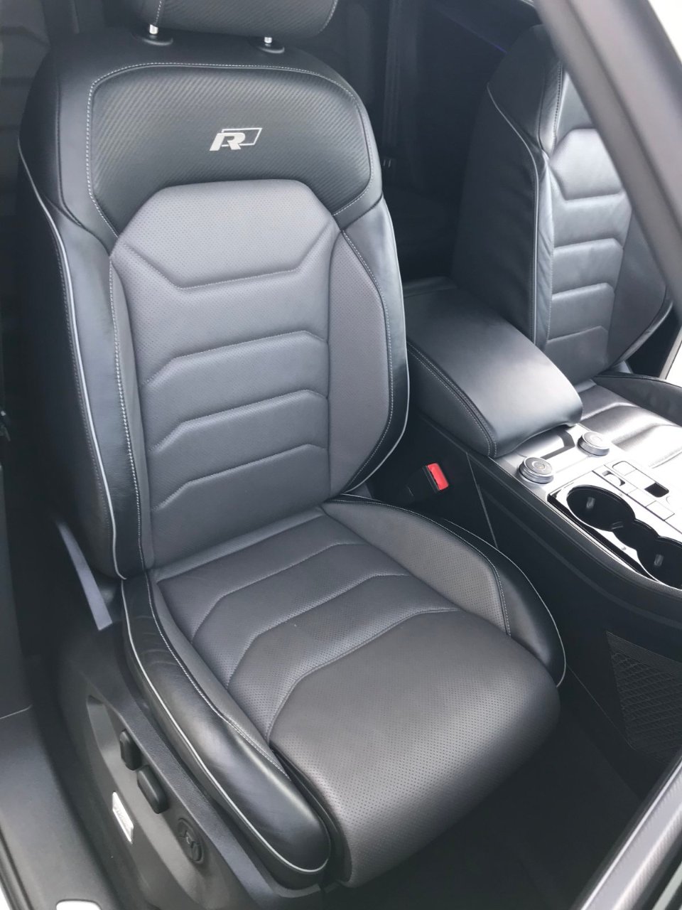 Volkswagen Touareg - фото 8