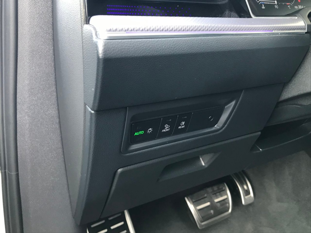 Volkswagen Touareg - фото 37