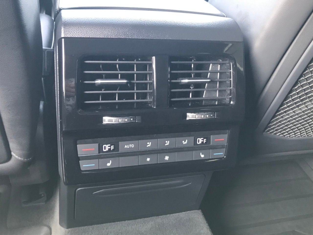 Volkswagen Touareg - фото 29