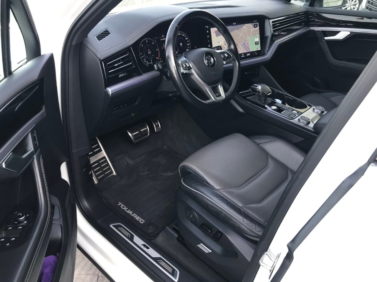 Volkswagen Touareg - фото 14