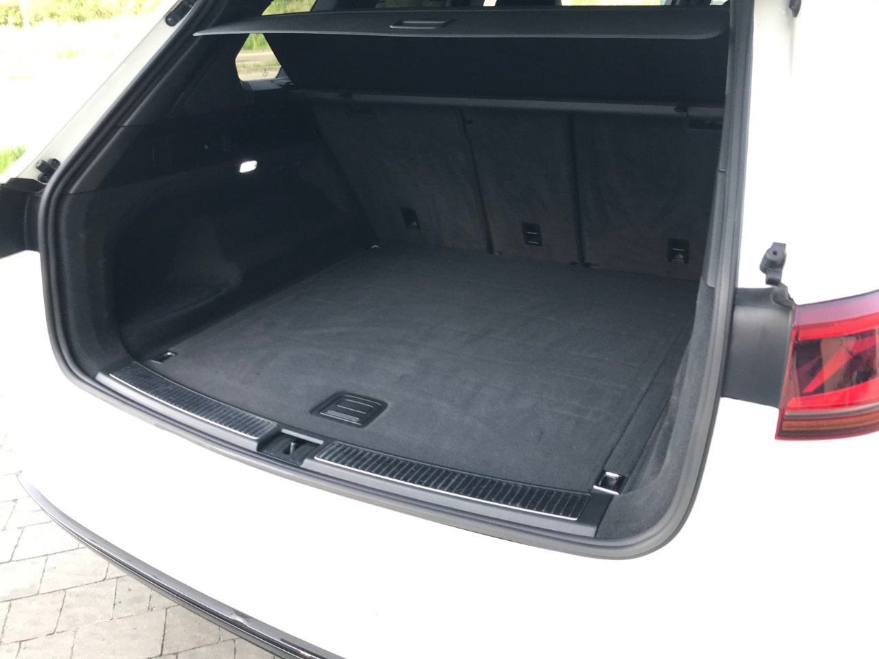 Volkswagen Touareg - фото 16