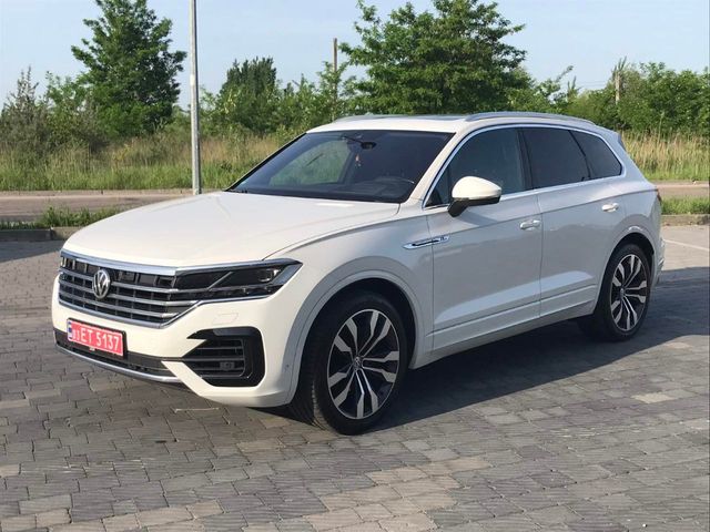 Volkswagen Touareg - фото 1