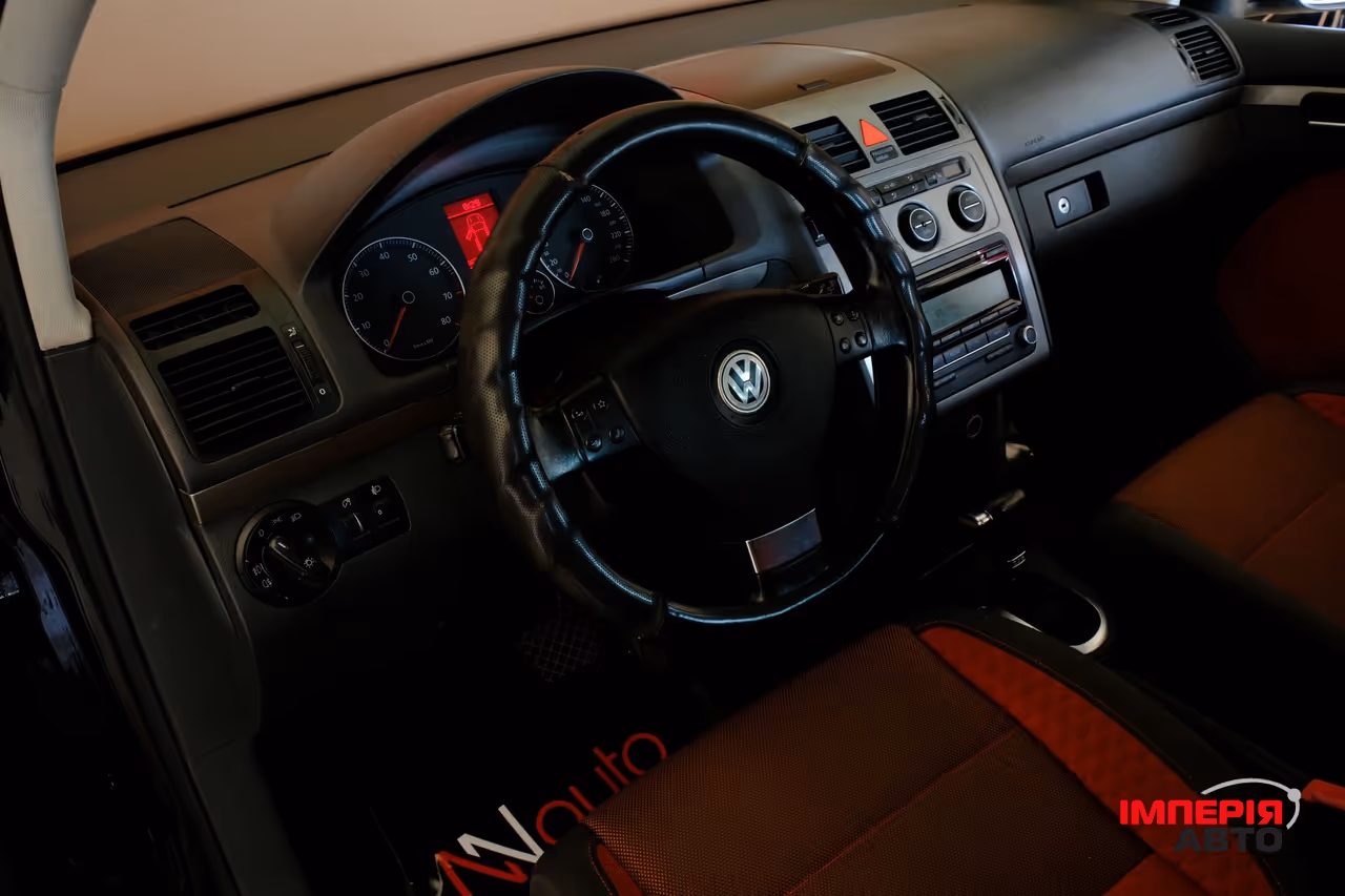 Volkswagen Touran - фото 6