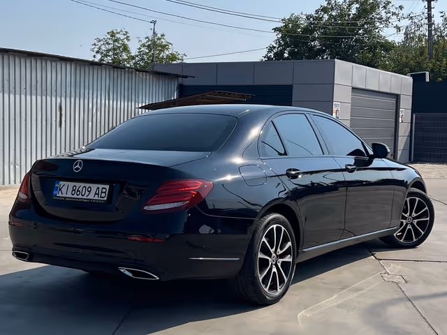 Mercedes-Benz E-Класс - зображення 3
