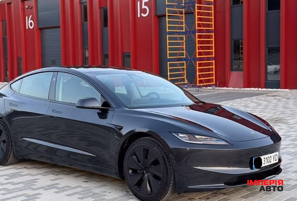 Tesla Model 3 - фото 1
