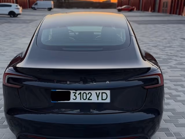 Tesla Model 3 - зображення 4