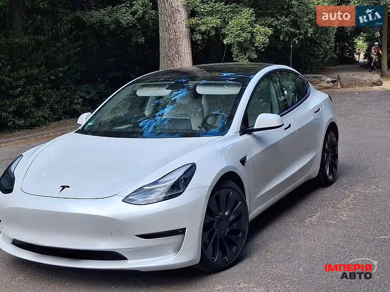 Tesla Model 3 - фото 1