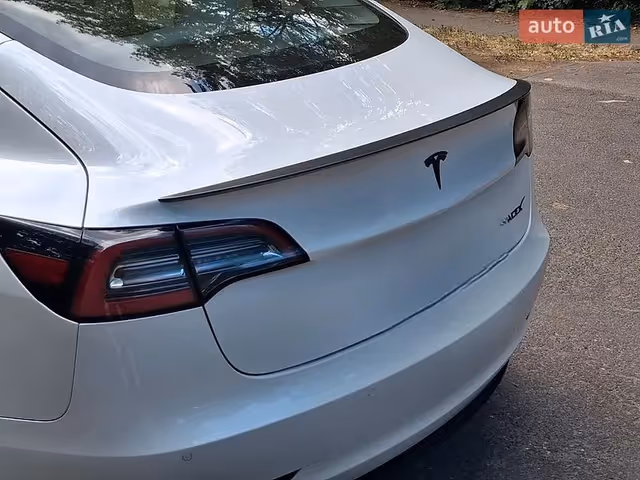 Tesla Model 3 - зображення 4