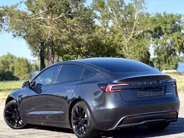 Tesla Model 3 - зображення 3