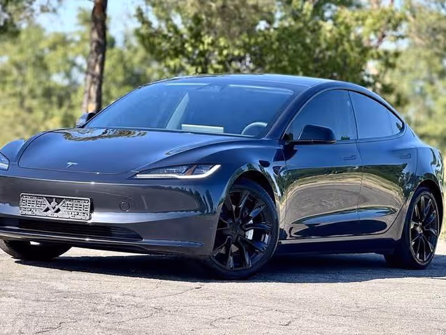 Tesla Model 3 - зображення 1