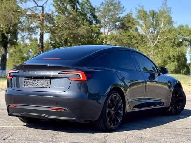 Tesla Model 3 - зображення 5