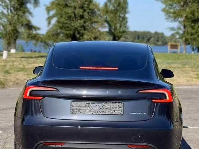 Tesla Model 3 - зображення 4