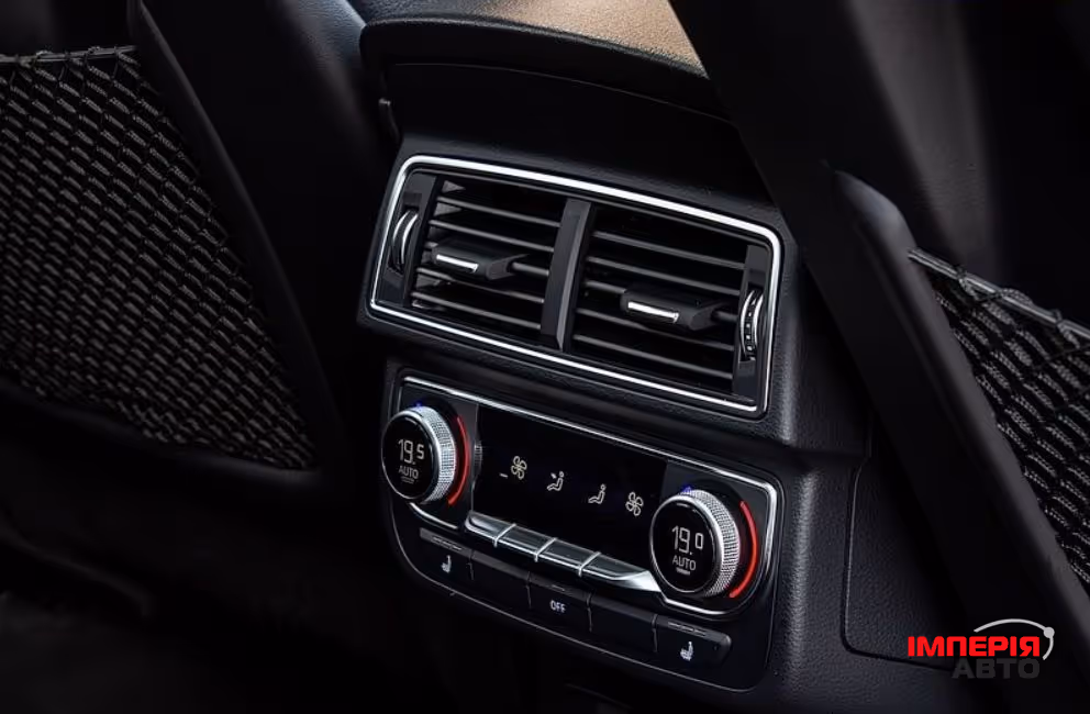 Audi Q7 - фото 12