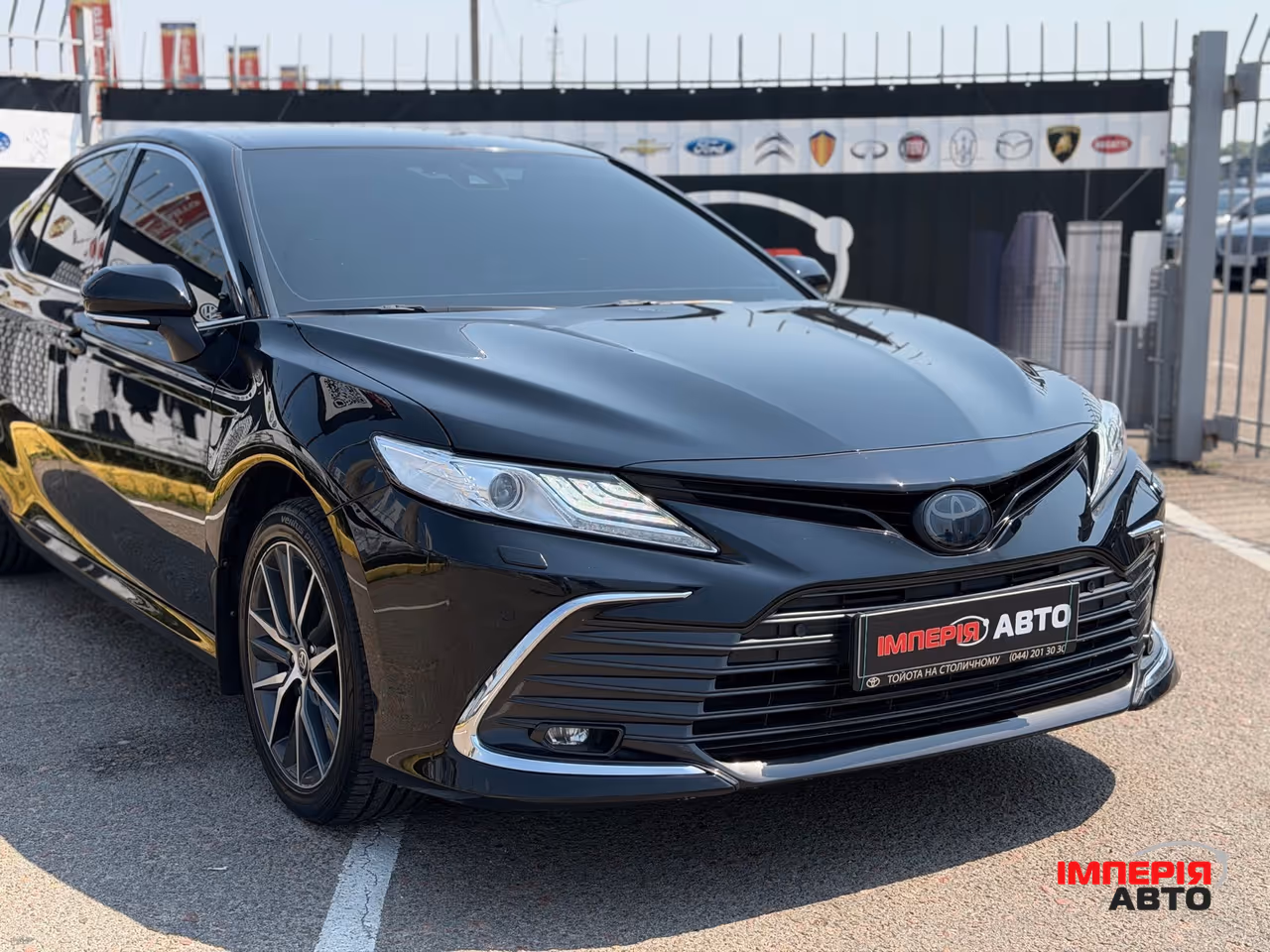 Toyota Camry - фото 4