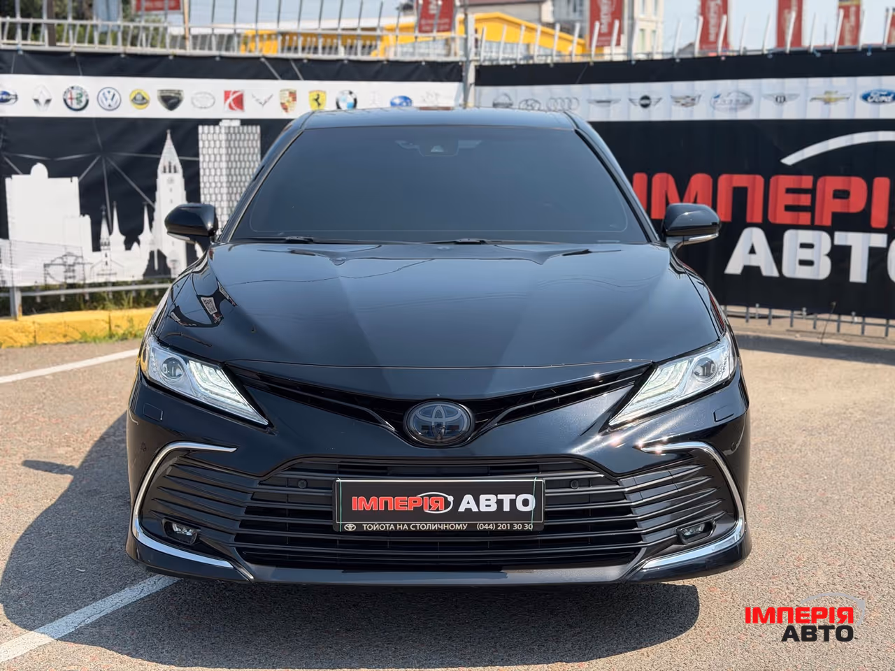 Toyota Camry - фото 3