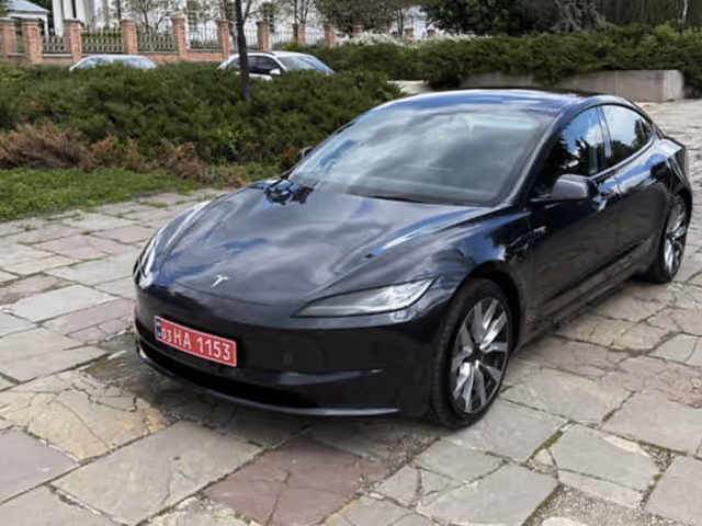 Tesla Model 3 - зображення 1