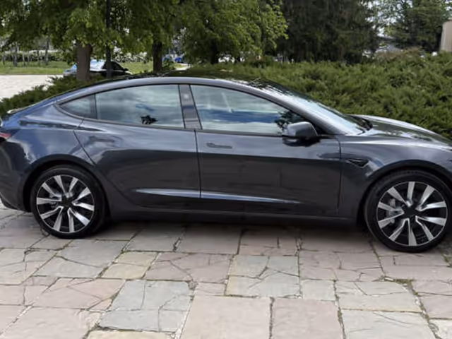 Tesla Model 3 - зображення 4
