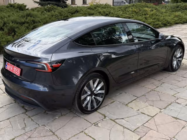 Tesla Model 3 - зображення 5