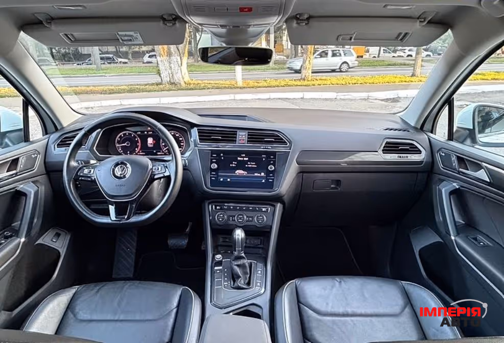 Volkswagen Tiguan - фото 8