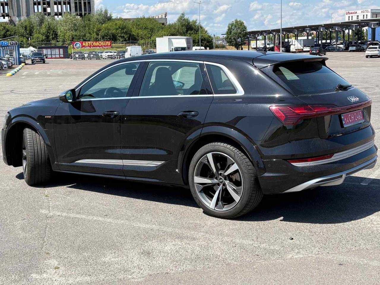 Audi e-tron S - фото 2