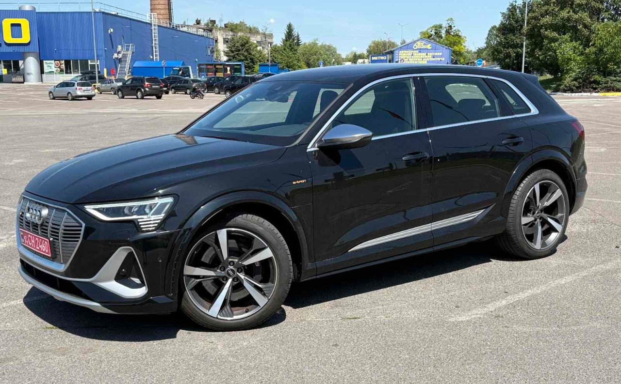 Audi e-tron S - фото 15