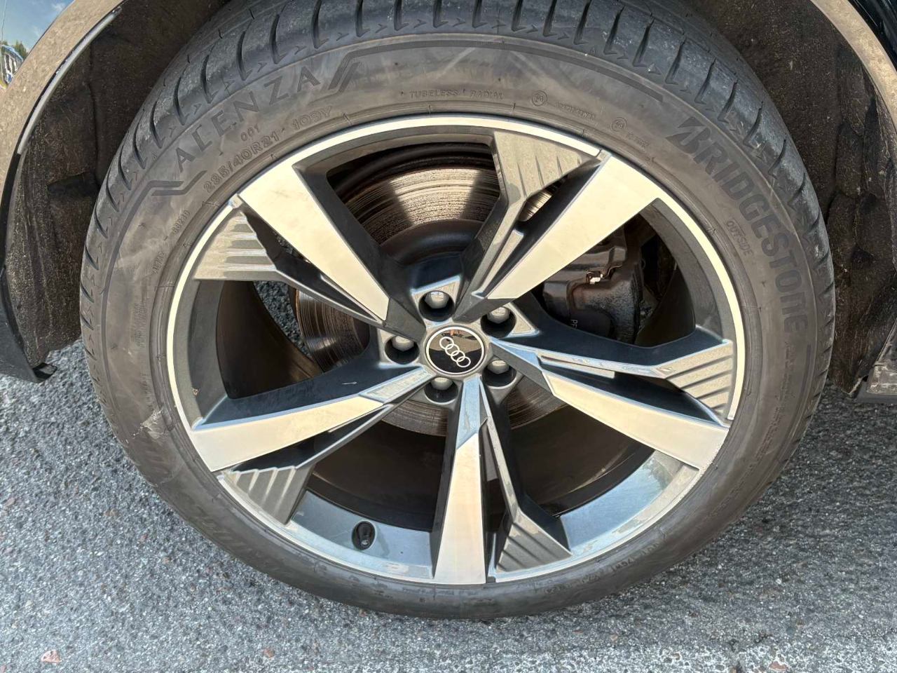 Audi e-tron S - фото 18