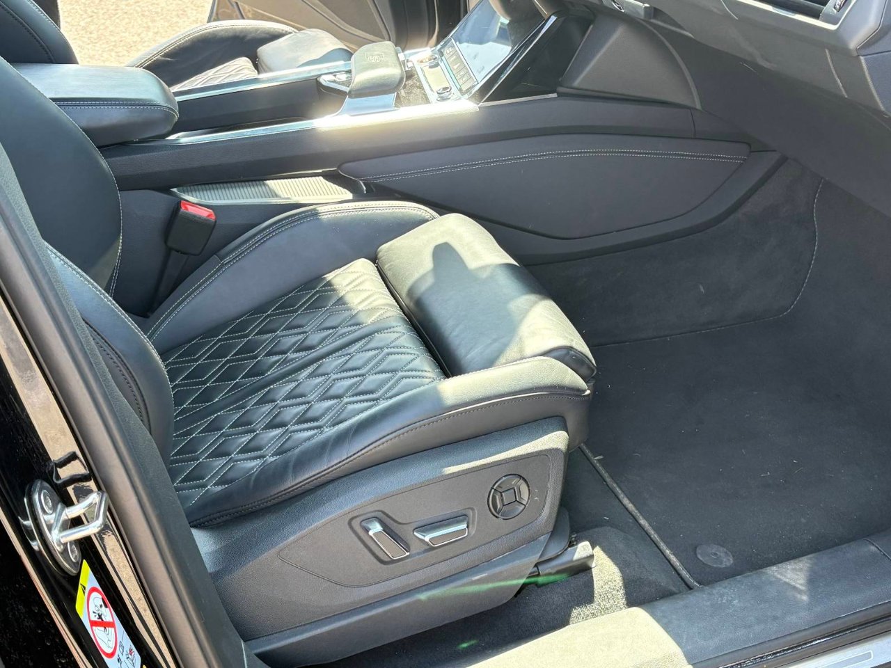 Audi e-tron S - фото 27