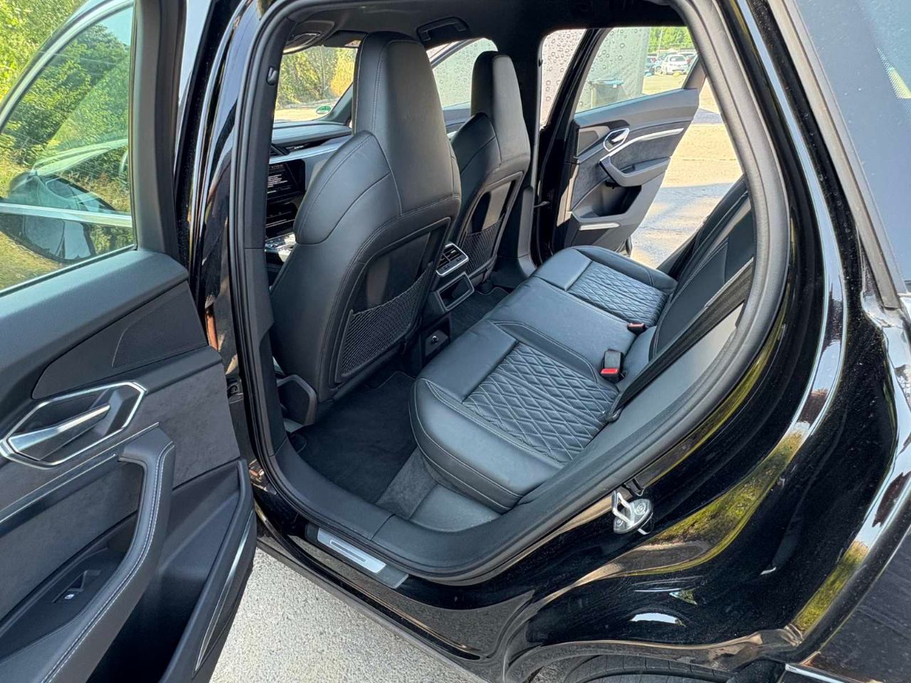 Audi e-tron S - фото 8