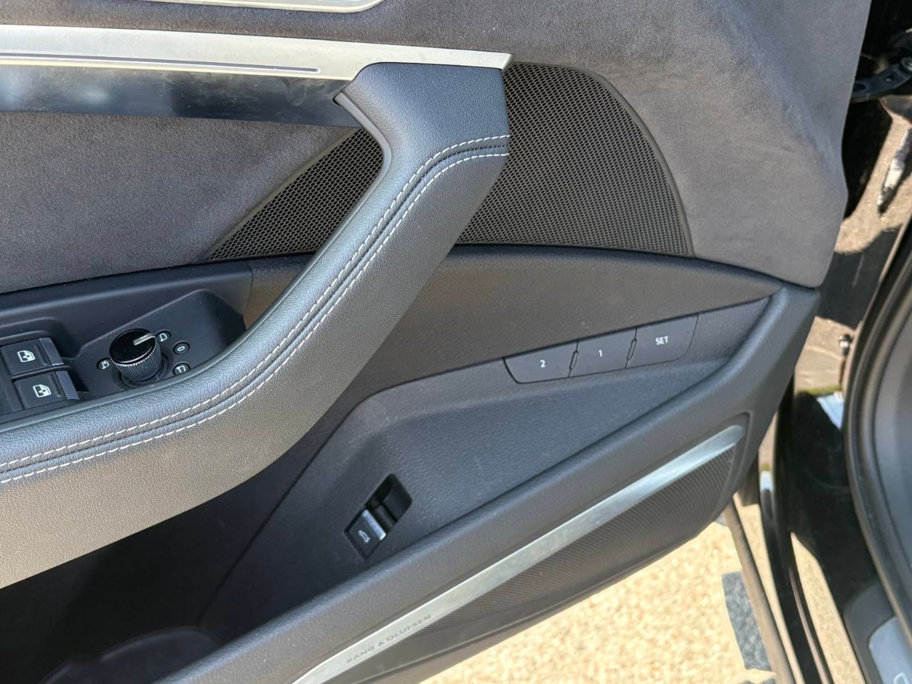 Audi e-tron S - фото 20