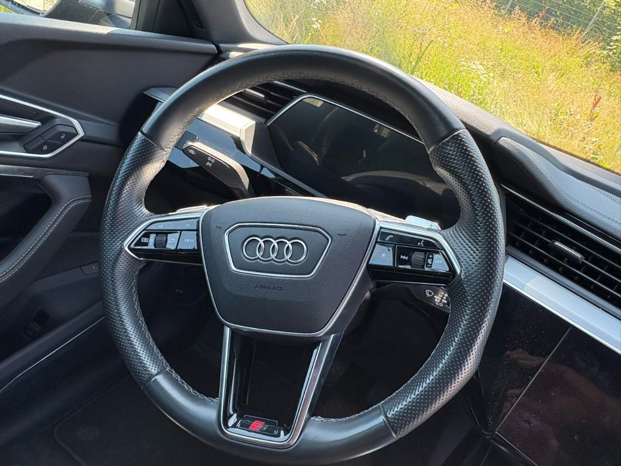 Audi e-tron S - фото 10