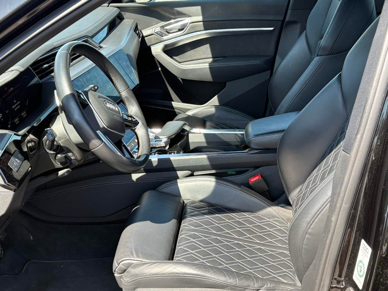 Audi e-tron S - фото 9