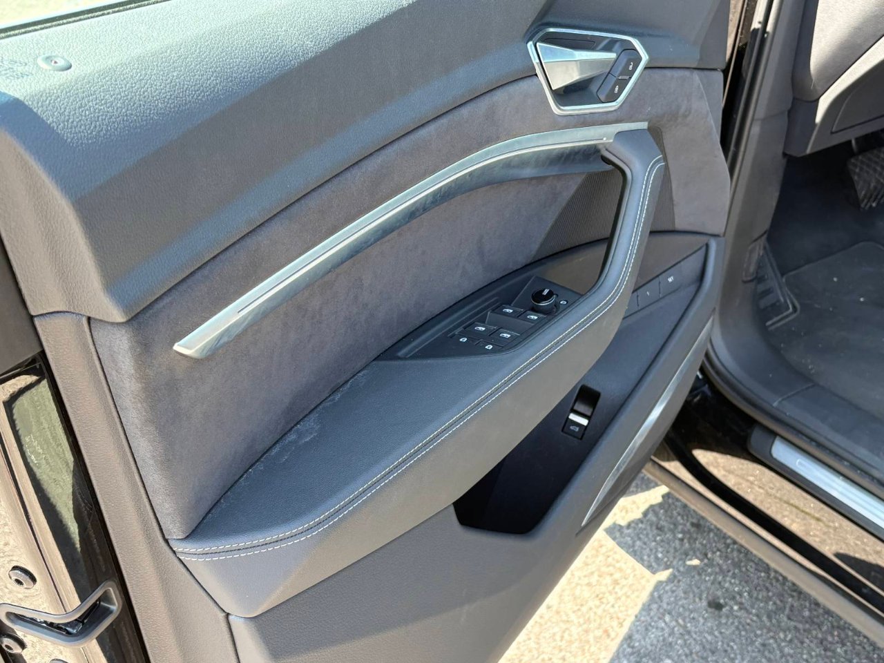 Audi e-tron S - фото 28