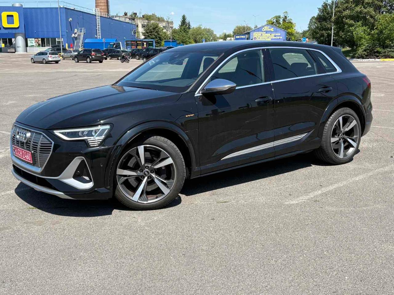 Audi e-tron S - фото 1