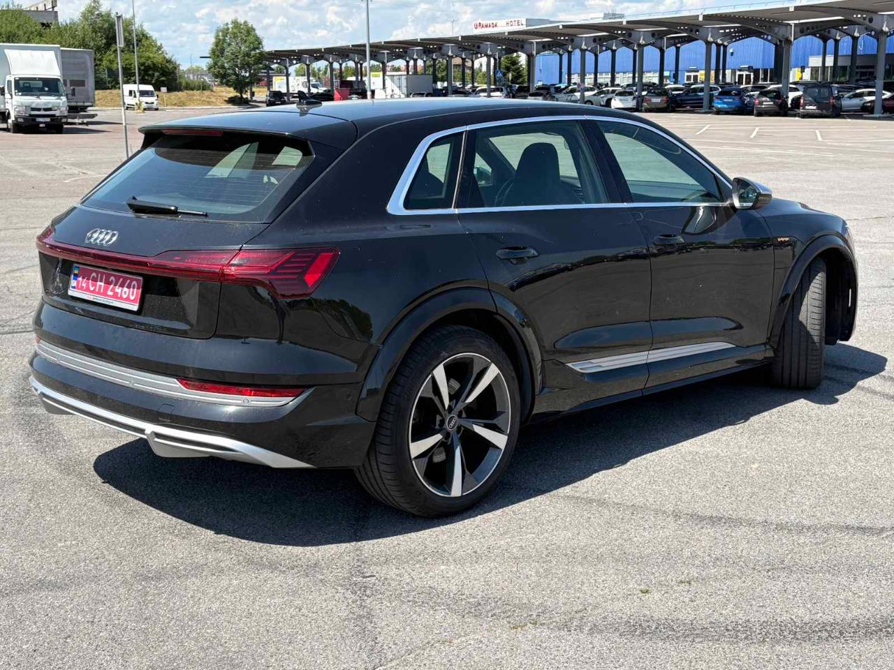 Audi e-tron S - фото 26