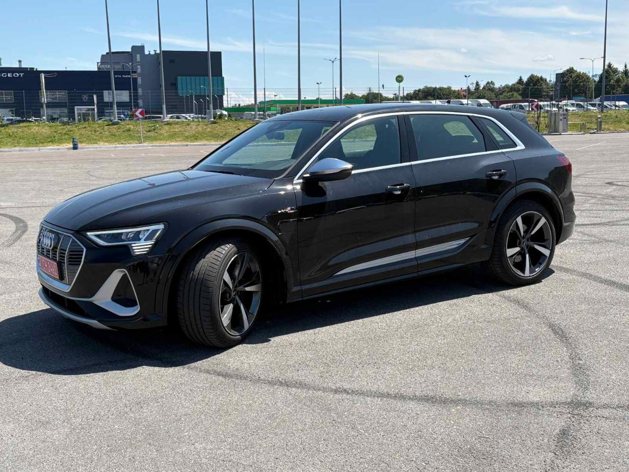 Audi e-tron S - фото 24
