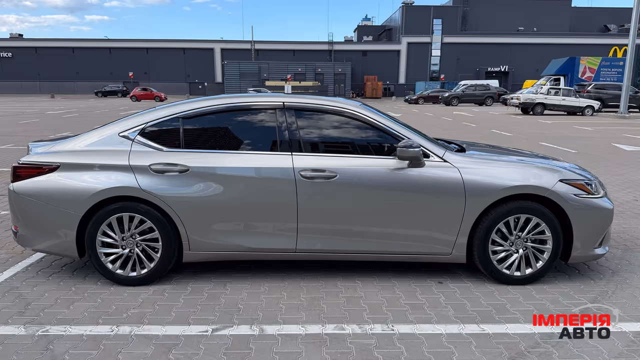 Lexus ES - фото 6