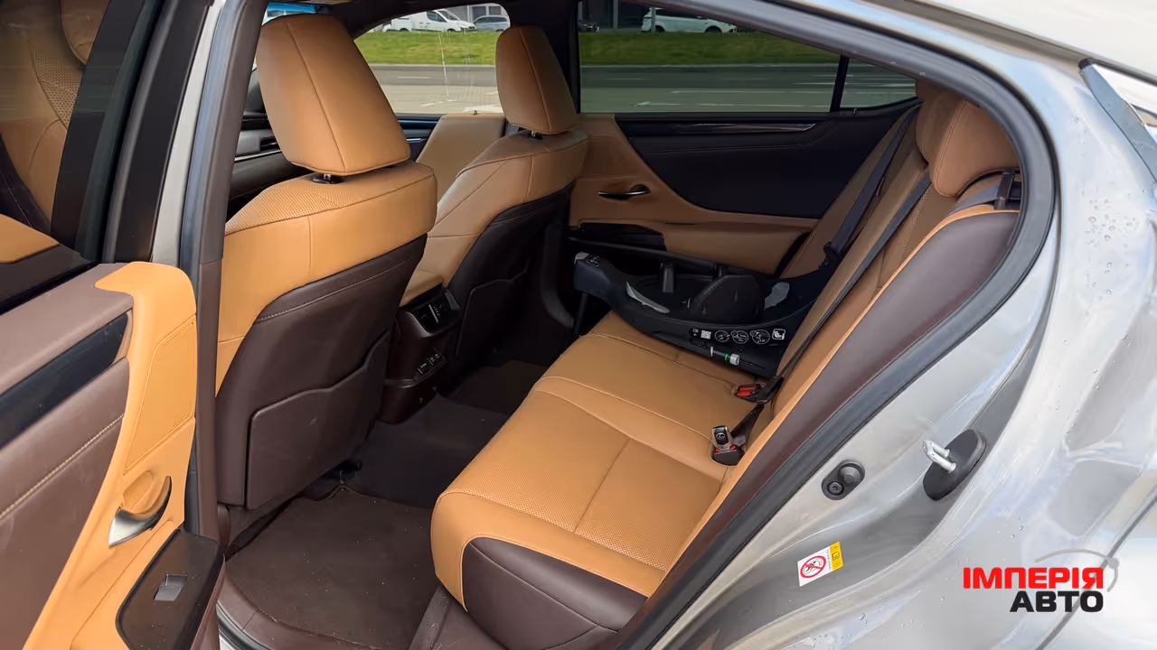Lexus ES - фото 11
