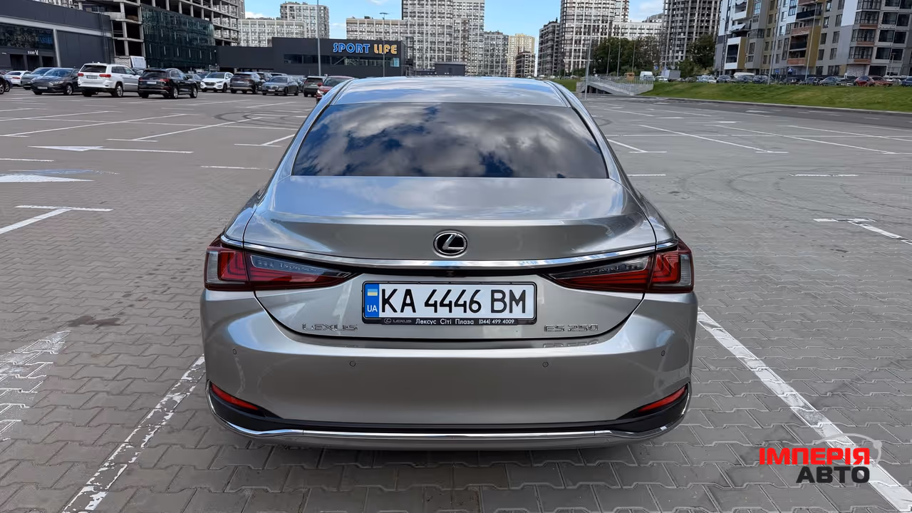 Lexus ES - фото 7