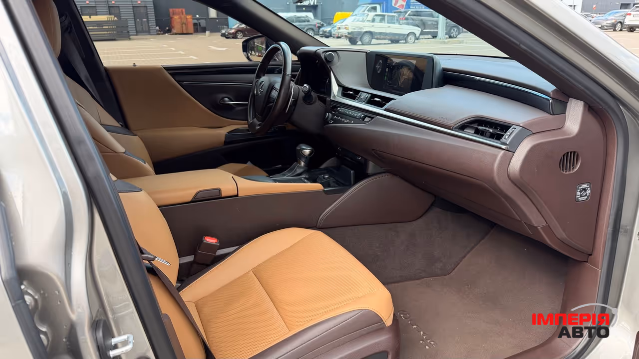 Lexus ES - фото 12