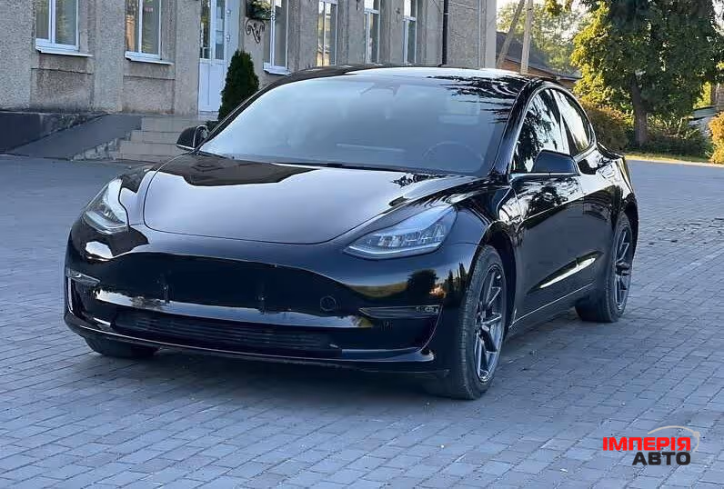 Tesla Model 3 - фото 1