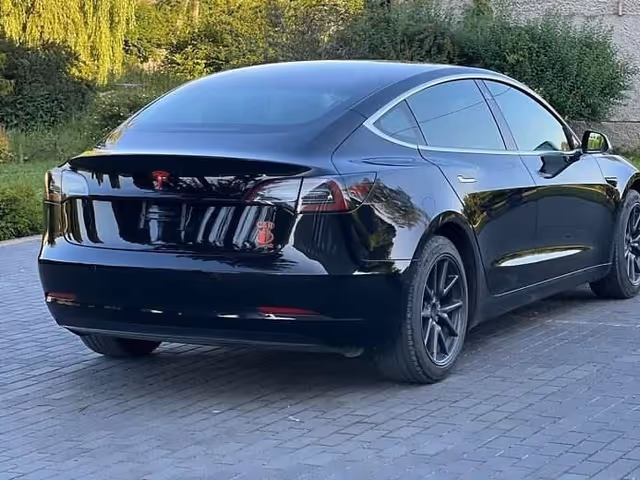 Tesla Model 3 - зображення 3