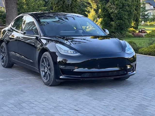Tesla Model 3 - зображення 2