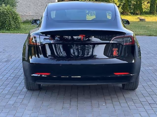 Tesla Model 3 - зображення 4