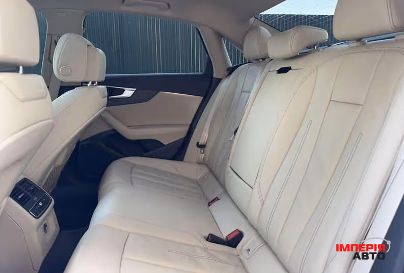 Audi A4 - фото 8